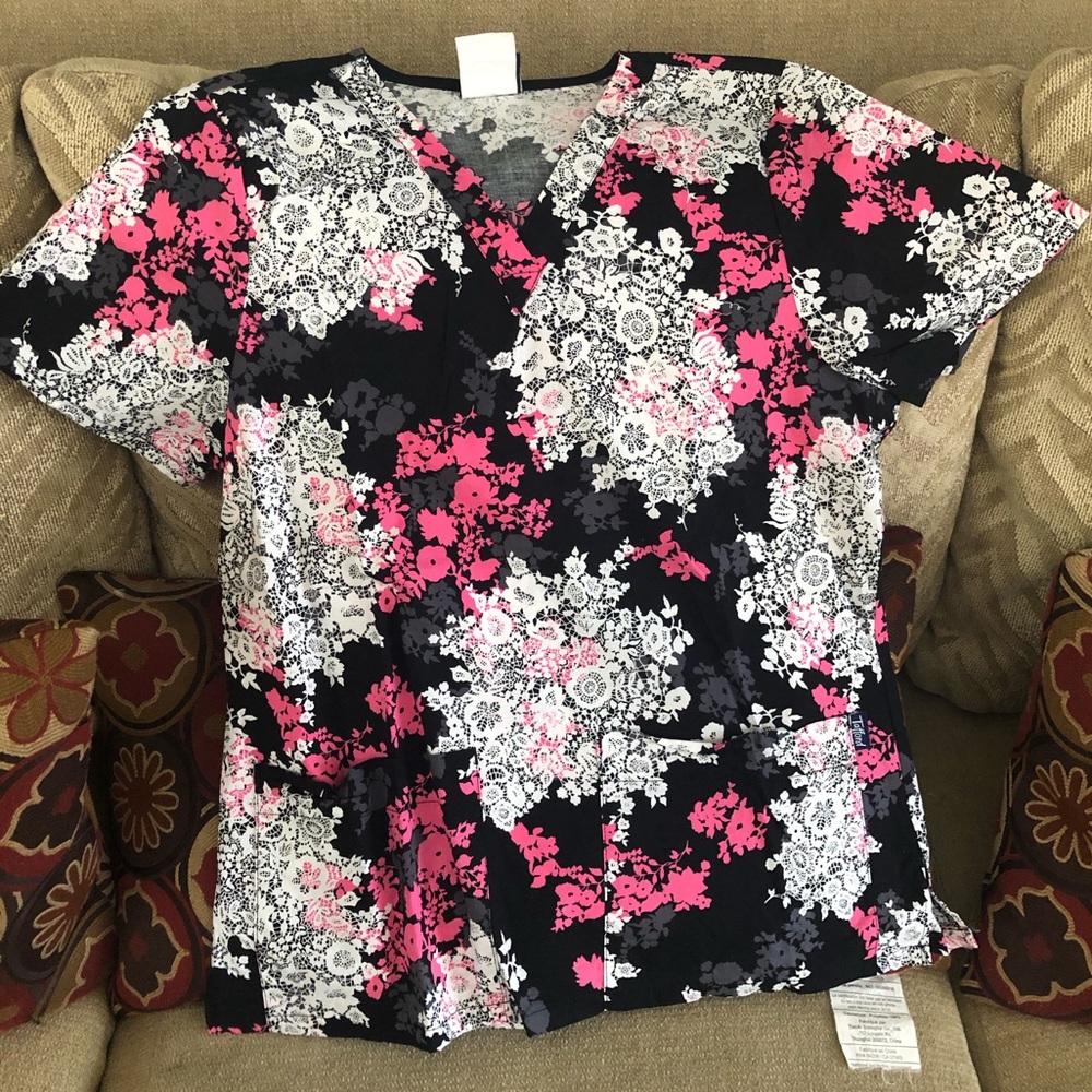 Tafford Scrub Top